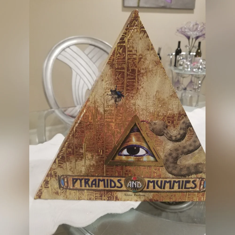Pyramids And Mummies Book - Picture 1 of 7